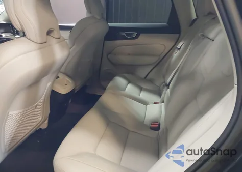 2023 Volvo Xc60 B5 Plus Bright Theme z USA, uszkodzony, nr VIN YV4L12RN4P1331539